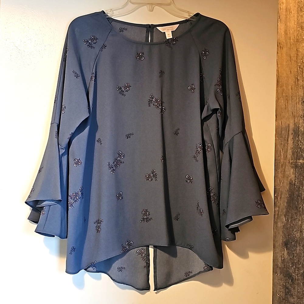 Long-sleeved, flared at wrists